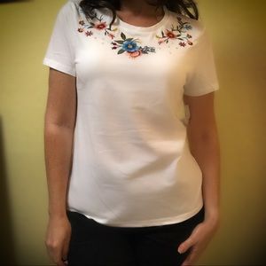 Laura Scott womens shirt, size S. Flower details.